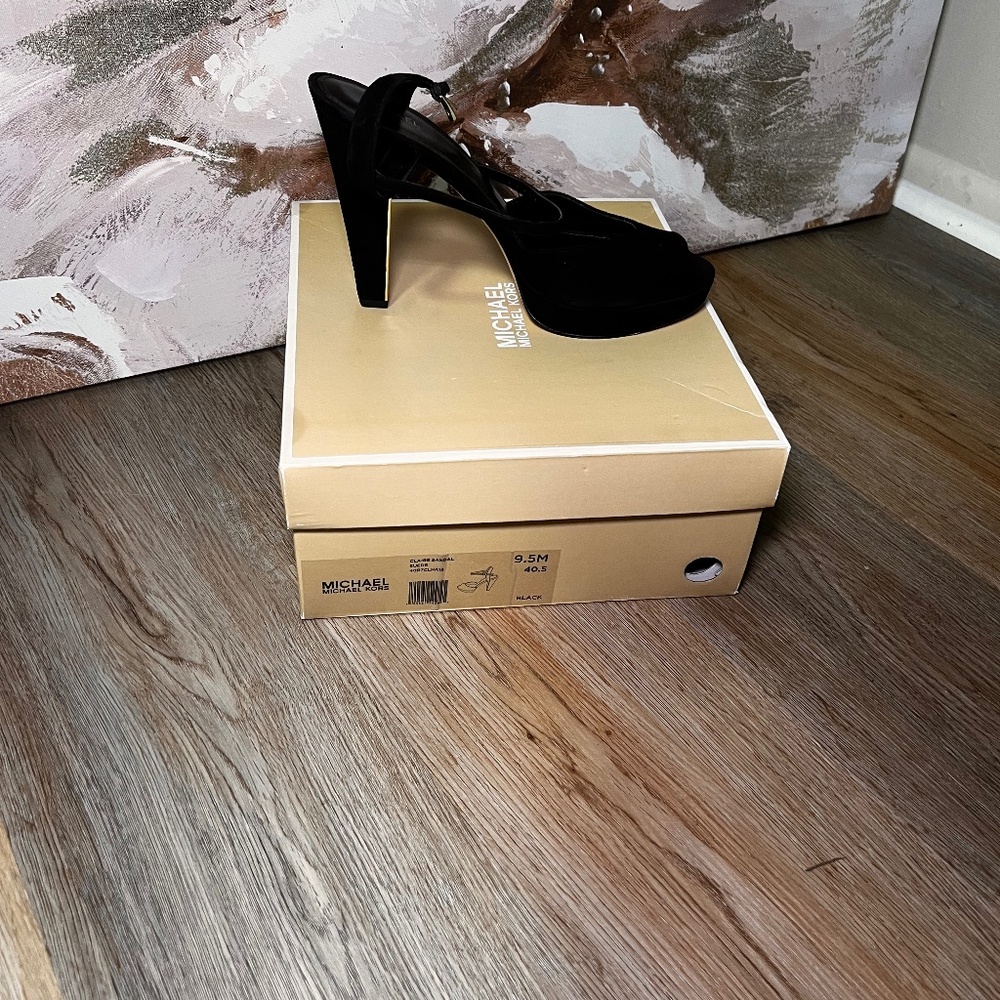 Michael Kors Black High Heels with Gold Block Heel – Size 9.5M